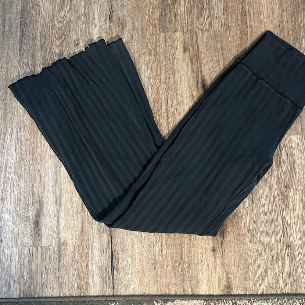 American Eagle flare leggings. Offline